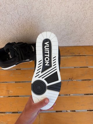 Scarpe skate nere e bianche