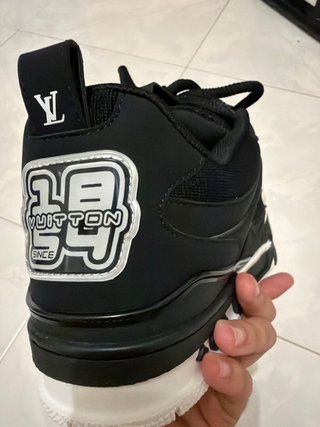 Scarpe skate nere e bianche