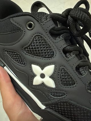 Scarpe skate nere e bianche