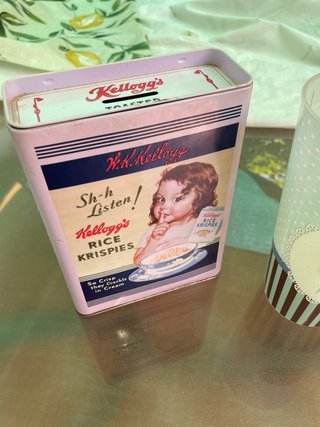 Hucha Kellogg's y Vaso Medidor