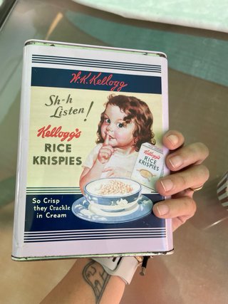 Hucha Kellogg's y Vaso Medidor