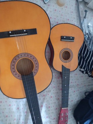 Guitarras acústicas y ukelele