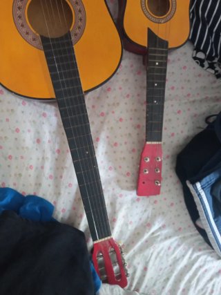 Guitarras acústicas y ukelele