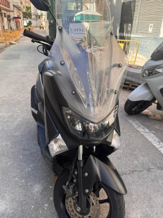 Alquiler Moto Yamaha NMAX Scooter Negra