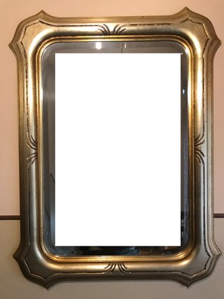 Grande specchio con cornice a vassoio in legno