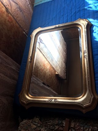 Grande specchio con cornice a vassoio in legno