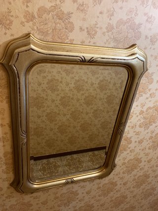 Grande specchio con cornice a vassoio in legno