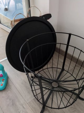 Mesa auxiliar redonda negra Ikea