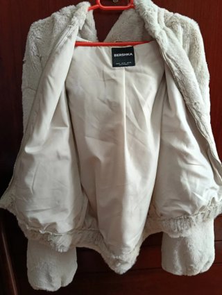 Chaqueta pelo Bershka con capucha