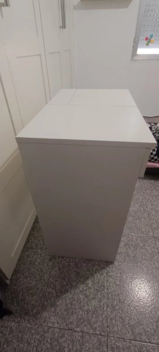 Tocador IKEA Brimnes Blanco y Rojo