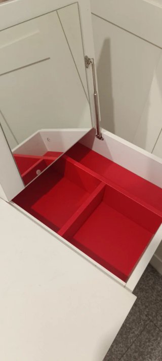 Tocador IKEA Brimnes Blanco y Rojo