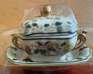 Collezione di 11 zuppiere in miniatura in porcellana