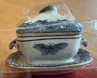 Collezione di 11 zuppiere in miniatura in porcellana
