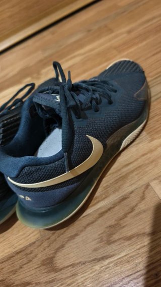 Zapatillas Nike Tenis Negras y Beige