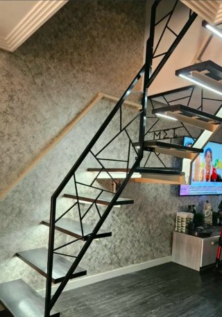 Escalera moderna hierro y madera a medida,