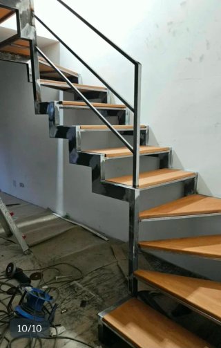 Escalera moderna hierro y madera a medida,