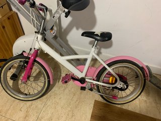 Bicicleta infantil blanca y rosa