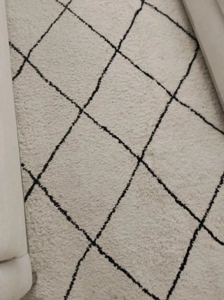 Alfombra de lana beige y negra