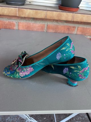 Traje de Fallera con Manteletas y Zapatos