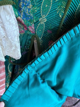 Traje de Fallera con Manteletas y Zapatos