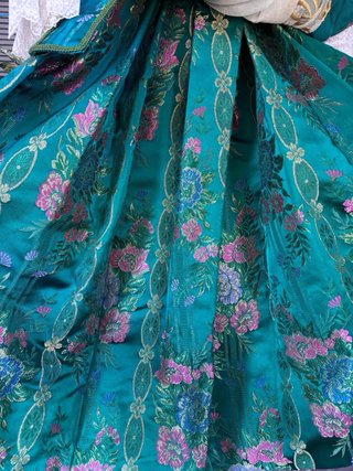 Traje de Fallera con Manteletas y Zapatos