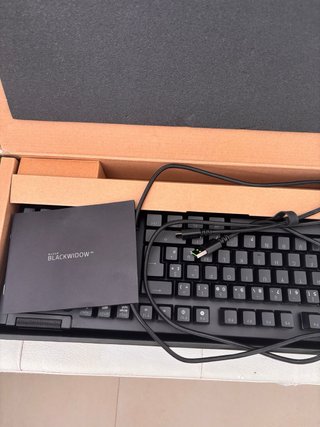 Teclado Razer BlackWidow V4 Mecánico RGB