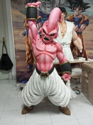 Kid Buu Figura Tamaño Real