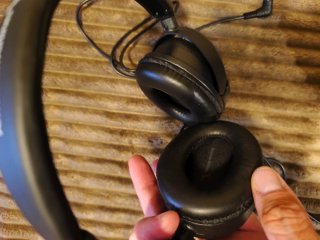 Auriculares con cable negros