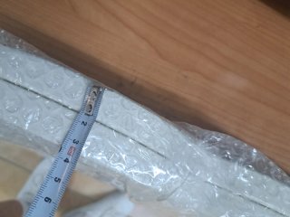 Cuna de madera blanca con colchón casi nueva