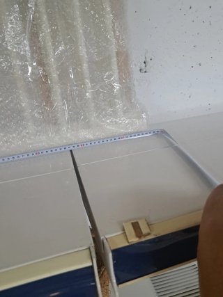 Cuna de madera blanca con colchón casi nueva