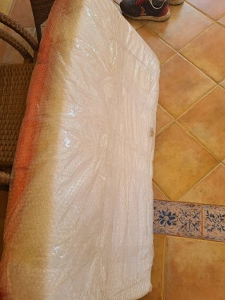 Cuna de madera blanca con colchón casi nueva