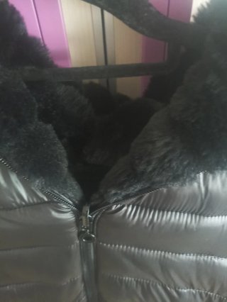 Abrigo reversible negro (pelos y plumas)