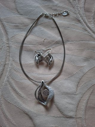 Set collana e orecchini