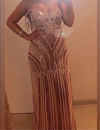 Vestido de boda gitana rosa con perlas