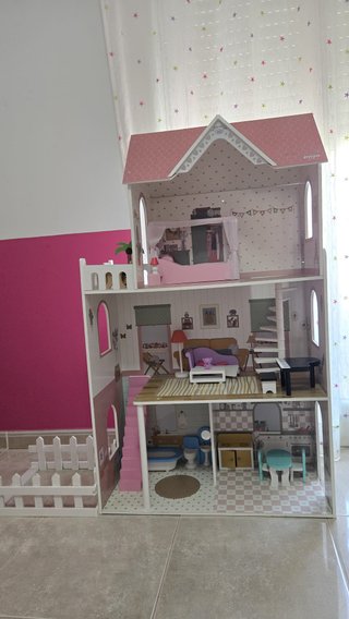 Casa de muñecas Villa Miyo de madera