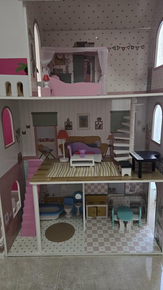 Casa de muñecas Villa Miyo de madera