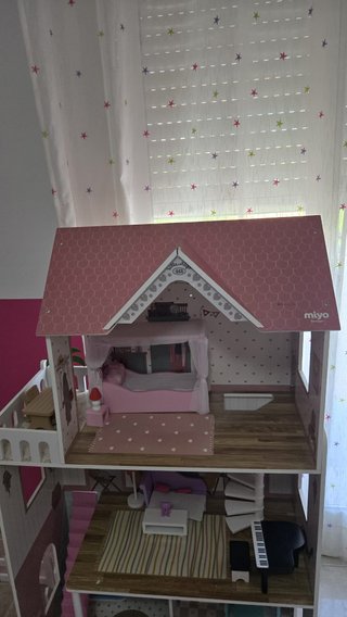 Casa de muñecas Villa Miyo de madera