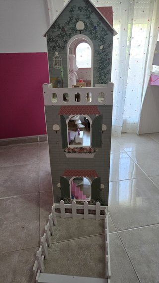 Casa de muñecas Villa Miyo de madera
