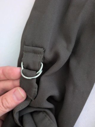 Blusa verde oliva con cinturón