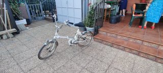 Bicicleta plegable blanca
