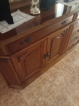 Mueble de comedor de madera