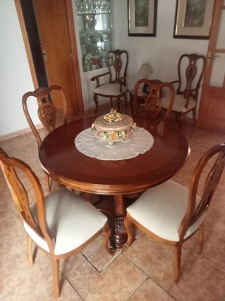 Mueble de comedor de madera