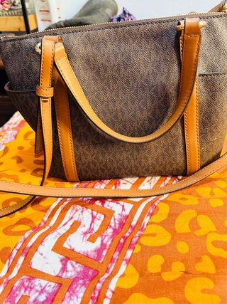 Bolso Michael Kors Marrón y Beige