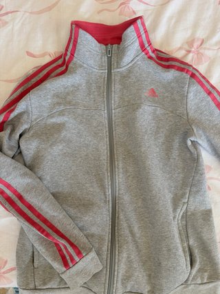 Chaqueta Adidas gris y rosa