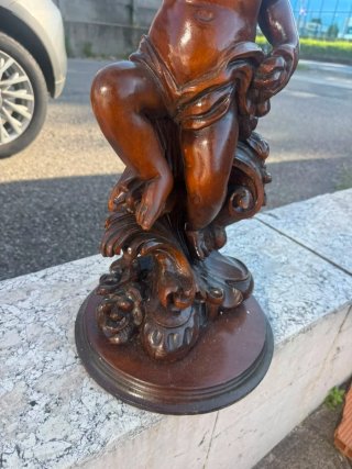 Gueridon scultore in Noce