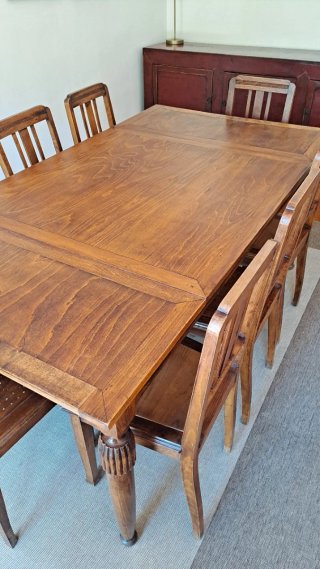Mesa de Comedor + 8 Sillas Modernistas