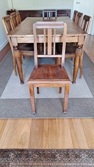 Mesa de Comedor + 8 Sillas Modernistas