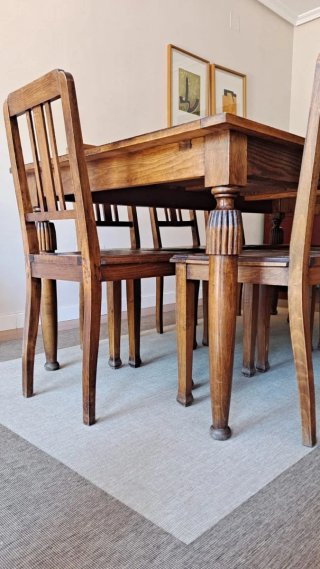 Mesa de Comedor + 8 Sillas Modernistas