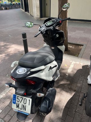 Suzuki Avenis