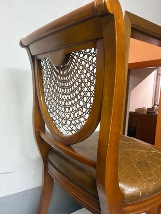 Sillas de roble con asiento de cuero